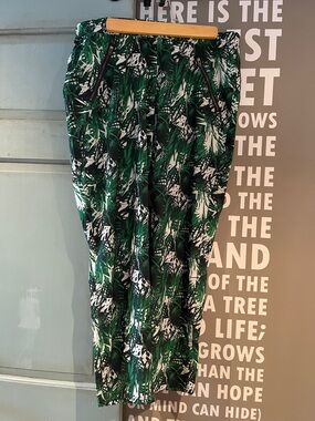 Athleta Green Palm-Print Women’s ankle pants.